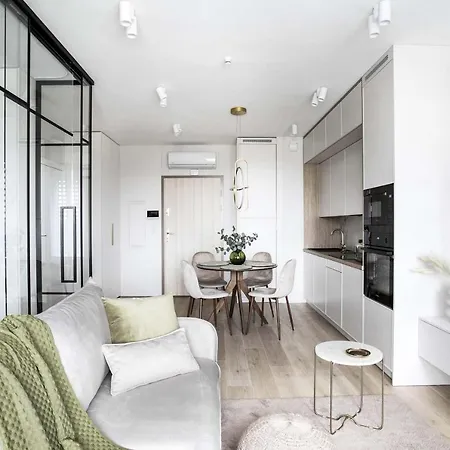 Appartement Premium With Parking, Air Condition And Balcony *
